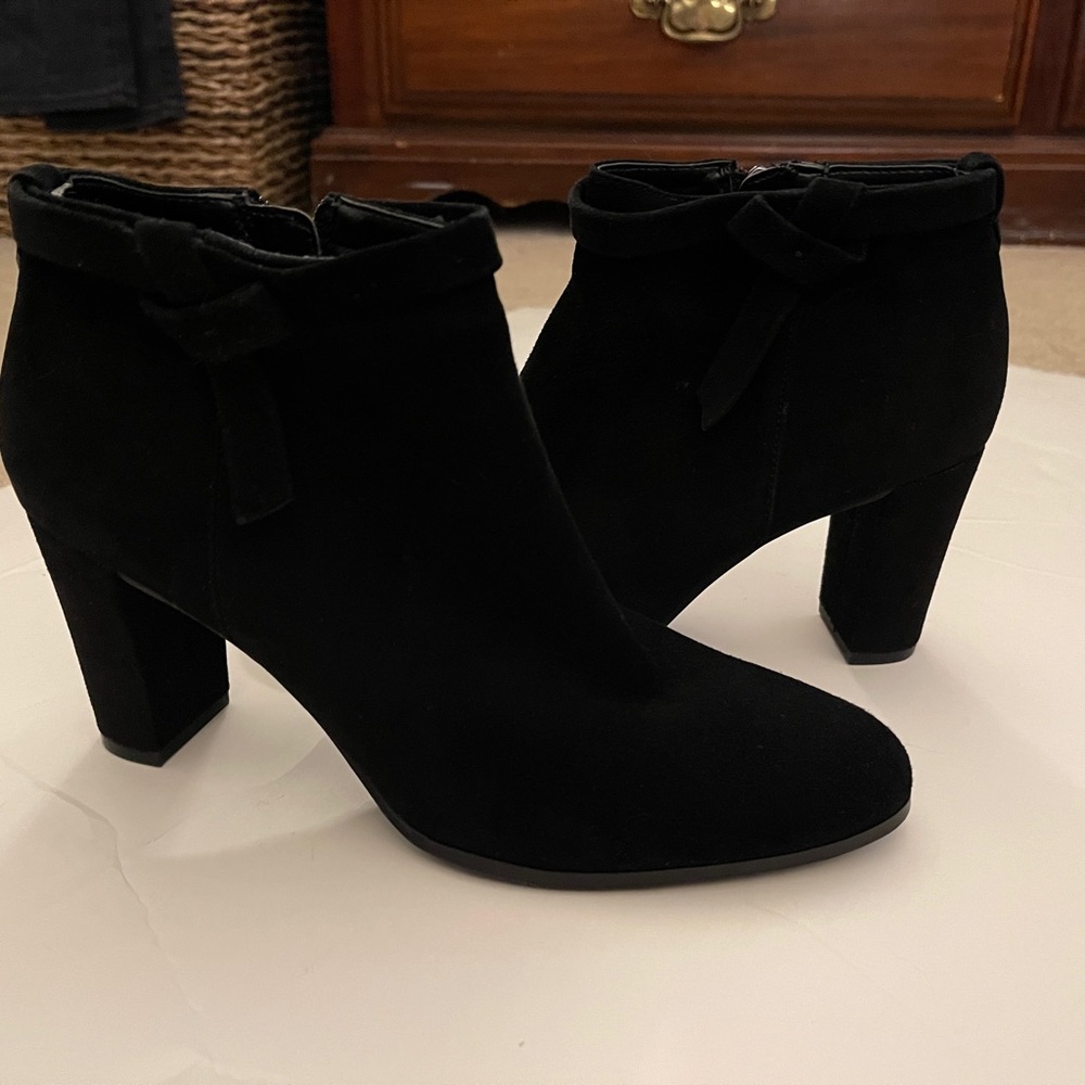 Bandolino Women’s Black Ankle Boot.
